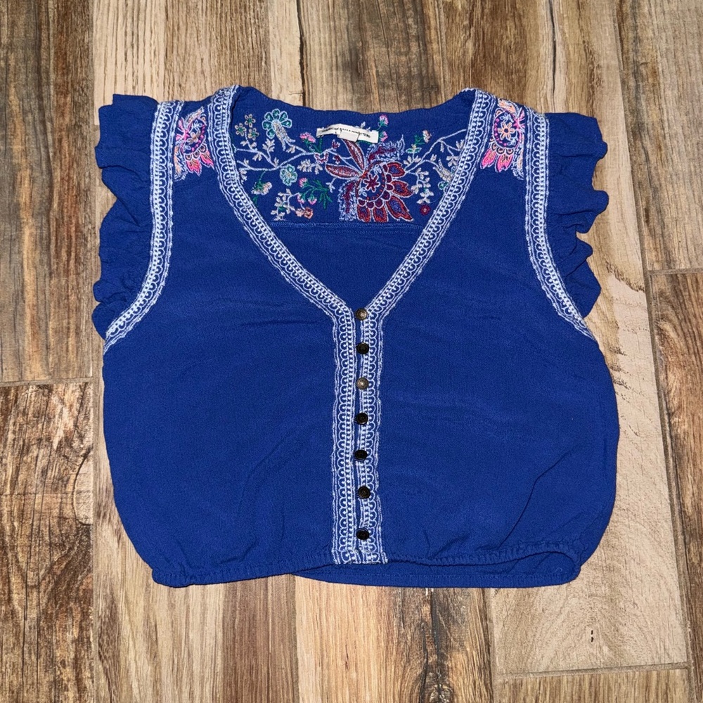 American Eagle Floral V-Neck Sleeveless Button-Down Top